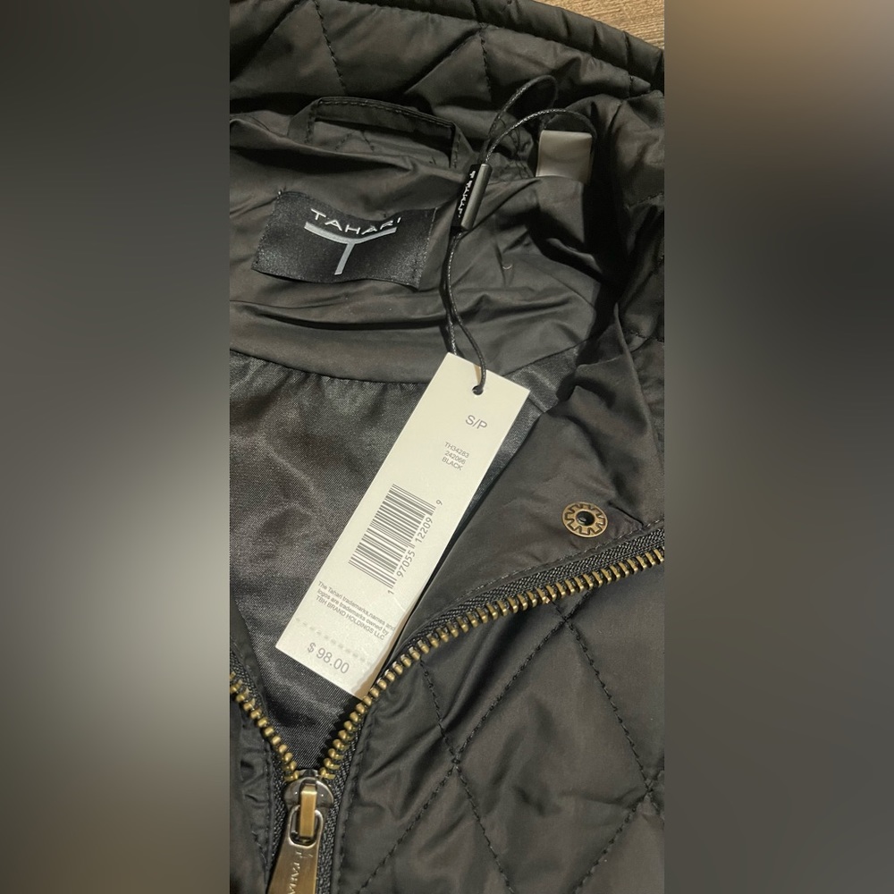 Tahari Woman’s Black Quilted Vest With Gold Hardware Small - Picture 4 of 4